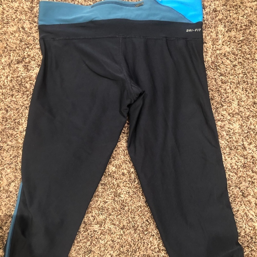 Nike cropped leggings - Picture 2 of 2